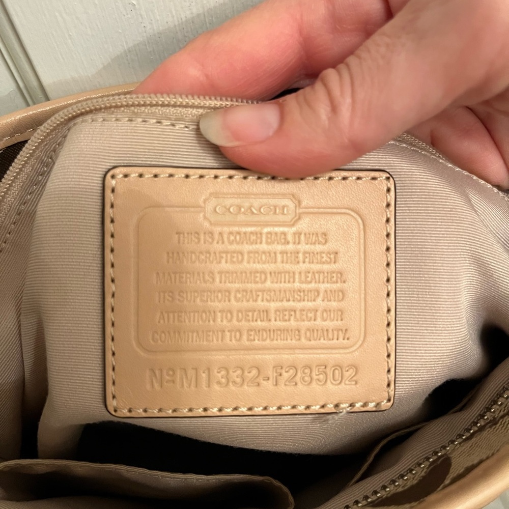 Coach purse - Picture 4 of 7
